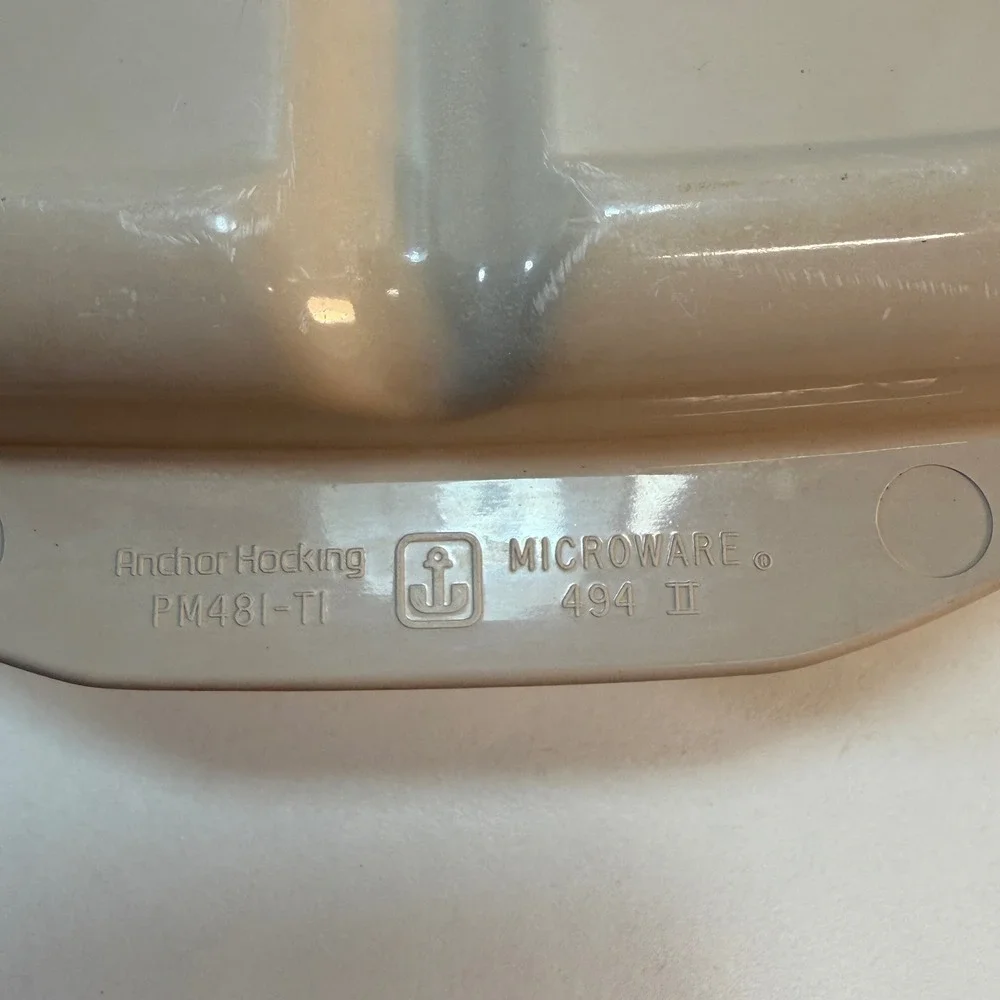 Anchor Hocking Microwave Casserole Dish Beige Divided Lid PM481-T1 Made In USA